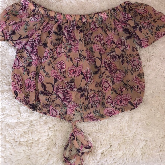 HEARTBEEPS Tops - 💫5 for $25 top sale💫item must go! Offers welcome